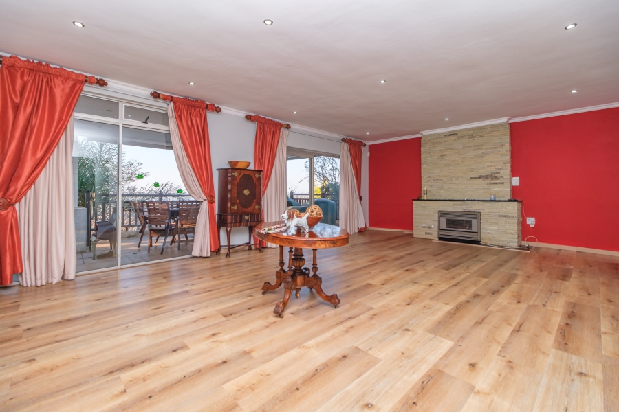 To Let 4 Bedroom Property for Rent in Constantia Kloof Gauteng