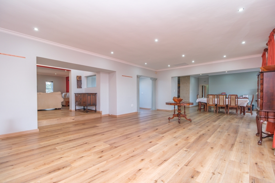 To Let 4 Bedroom Property for Rent in Constantia Kloof Gauteng