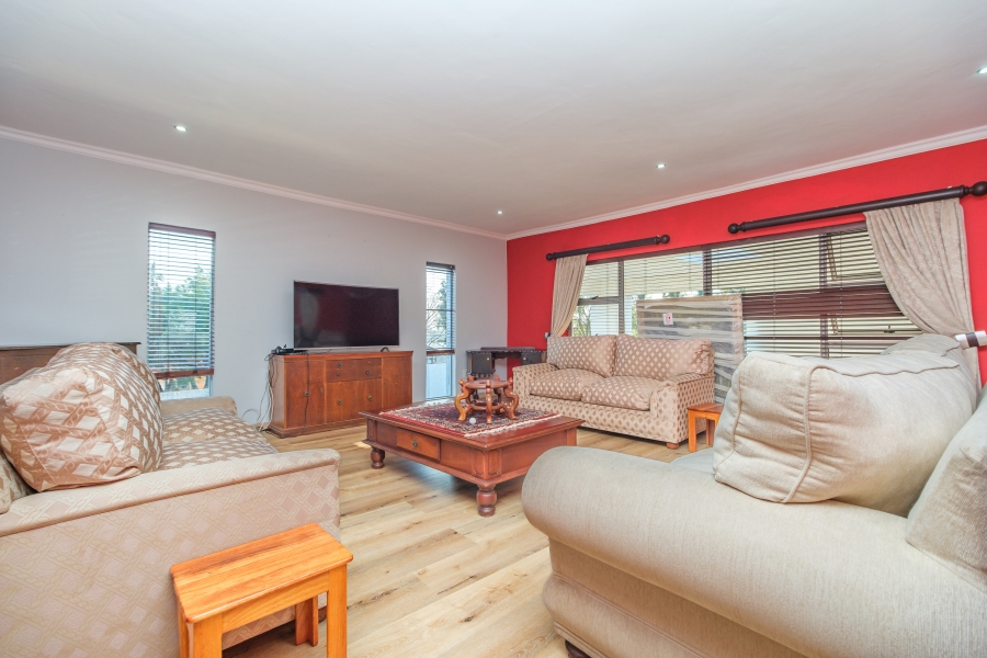 To Let 4 Bedroom Property for Rent in Constantia Kloof Gauteng