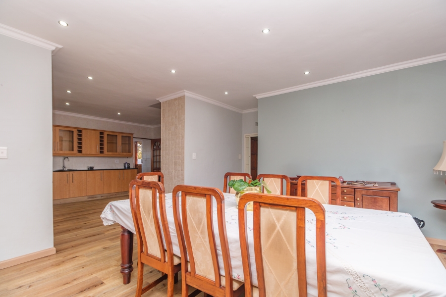 To Let 4 Bedroom Property for Rent in Constantia Kloof Gauteng