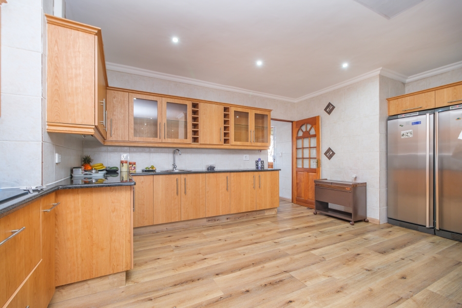To Let 4 Bedroom Property for Rent in Constantia Kloof Gauteng