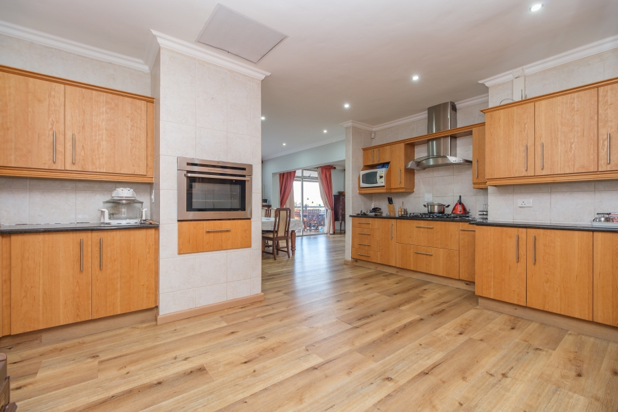 To Let 4 Bedroom Property for Rent in Constantia Kloof Gauteng