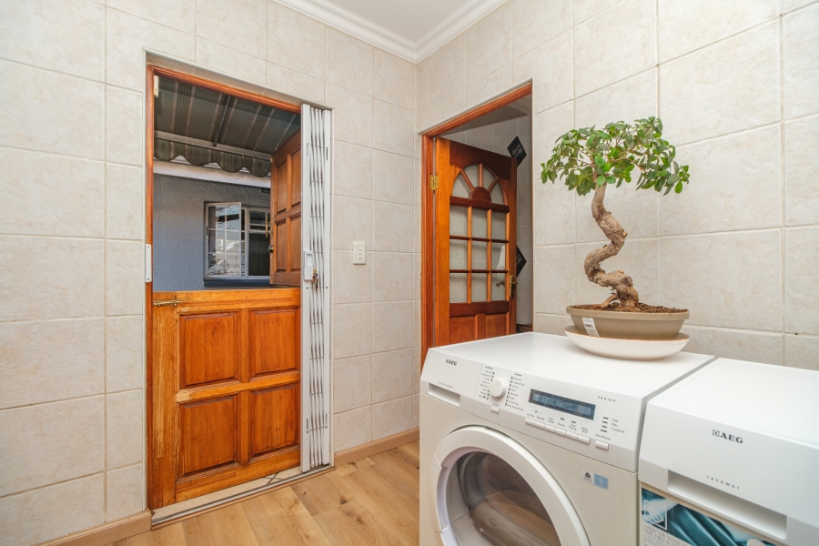 To Let 4 Bedroom Property for Rent in Constantia Kloof Gauteng