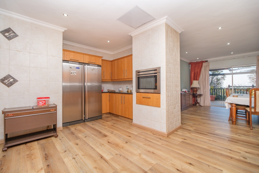 To Let 4 Bedroom Property for Rent in Constantia Kloof Gauteng