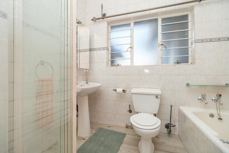 To Let 4 Bedroom Property for Rent in Constantia Kloof Gauteng
