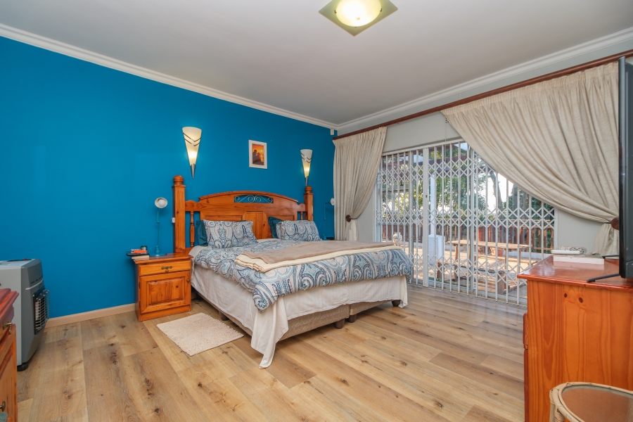To Let 4 Bedroom Property for Rent in Constantia Kloof Gauteng
