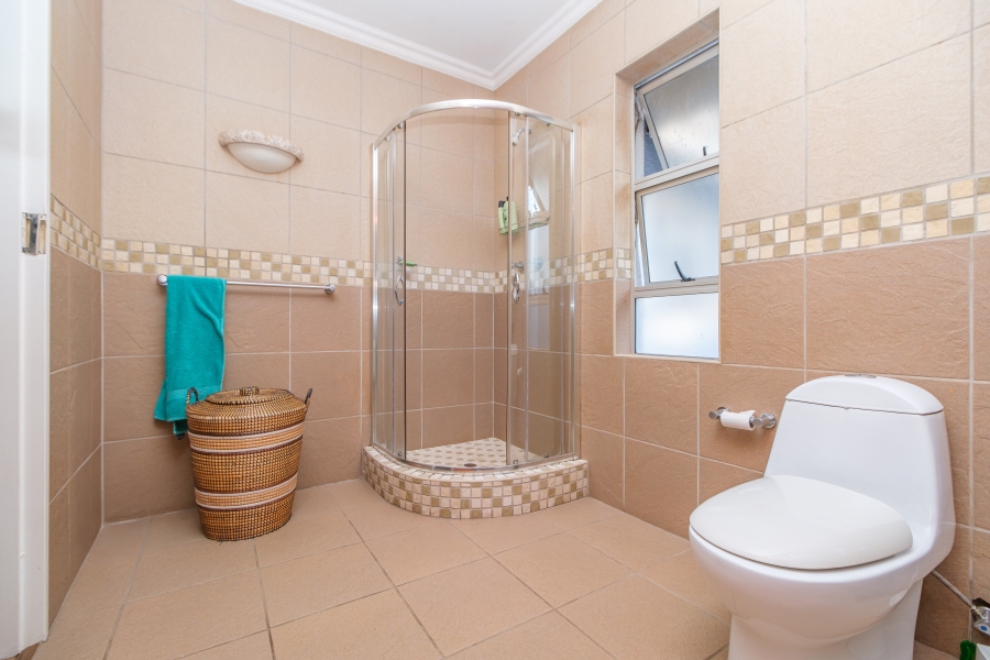 To Let 4 Bedroom Property for Rent in Constantia Kloof Gauteng