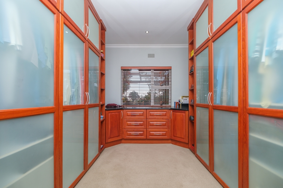 To Let 4 Bedroom Property for Rent in Constantia Kloof Gauteng