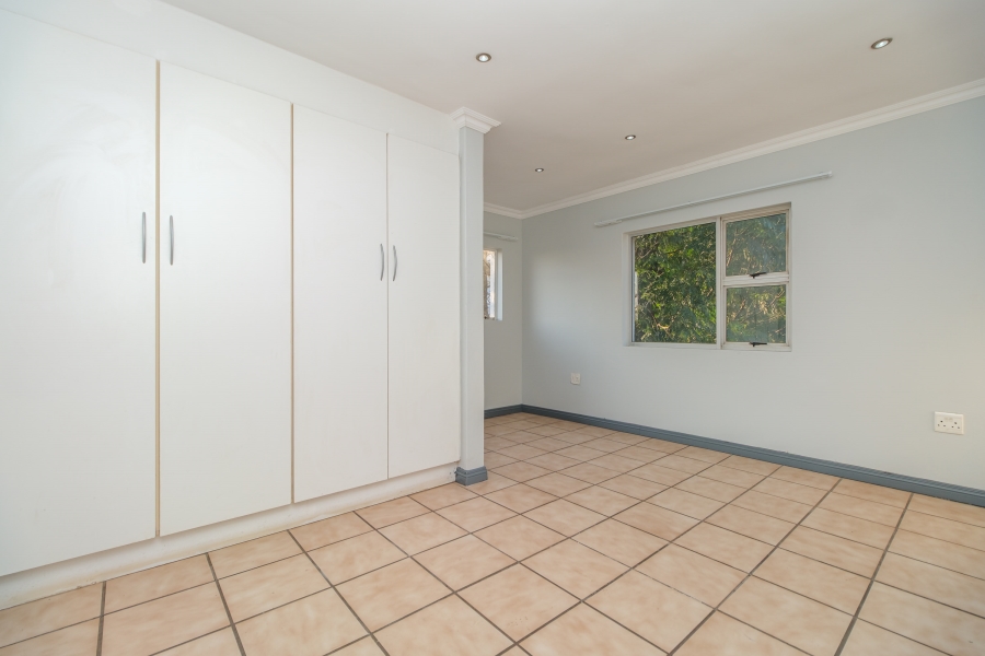 To Let 4 Bedroom Property for Rent in Constantia Kloof Gauteng