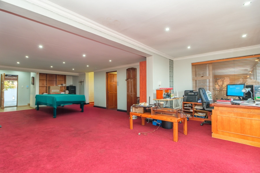 To Let 4 Bedroom Property for Rent in Constantia Kloof Gauteng