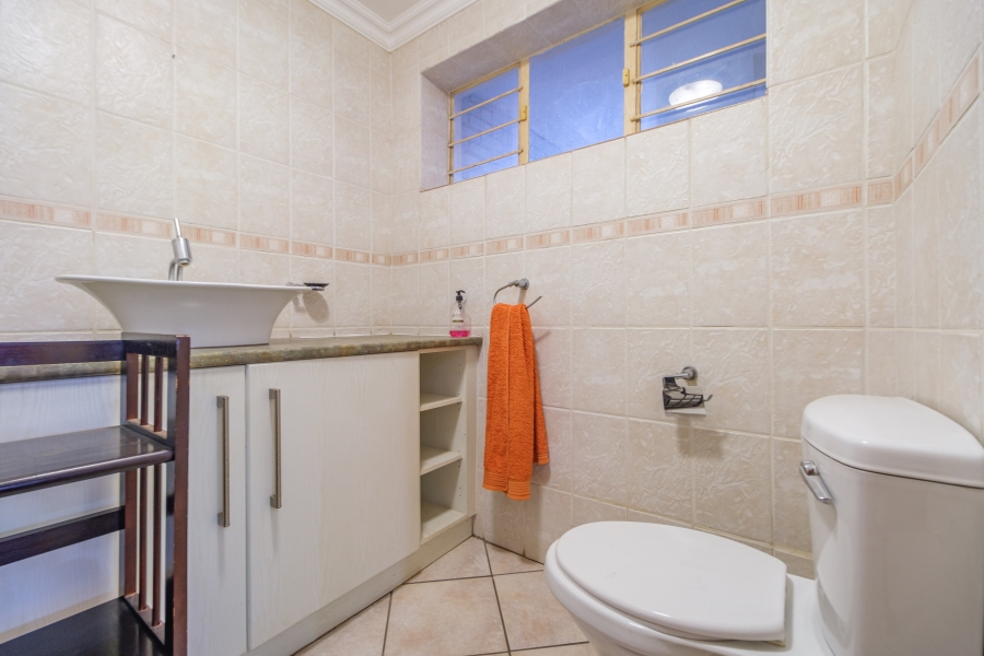 To Let 4 Bedroom Property for Rent in Constantia Kloof Gauteng