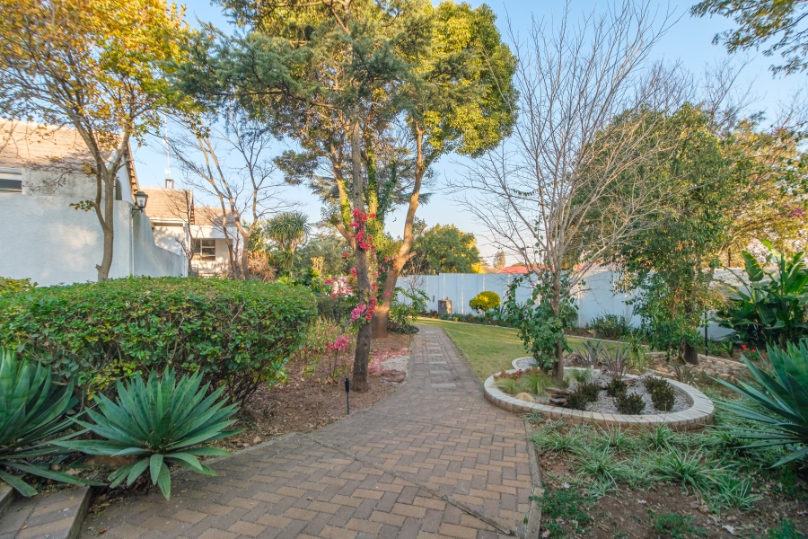 To Let 4 Bedroom Property for Rent in Constantia Kloof Gauteng