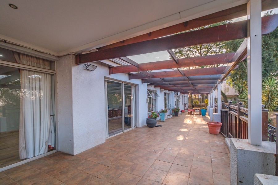 To Let 4 Bedroom Property for Rent in Constantia Kloof Gauteng