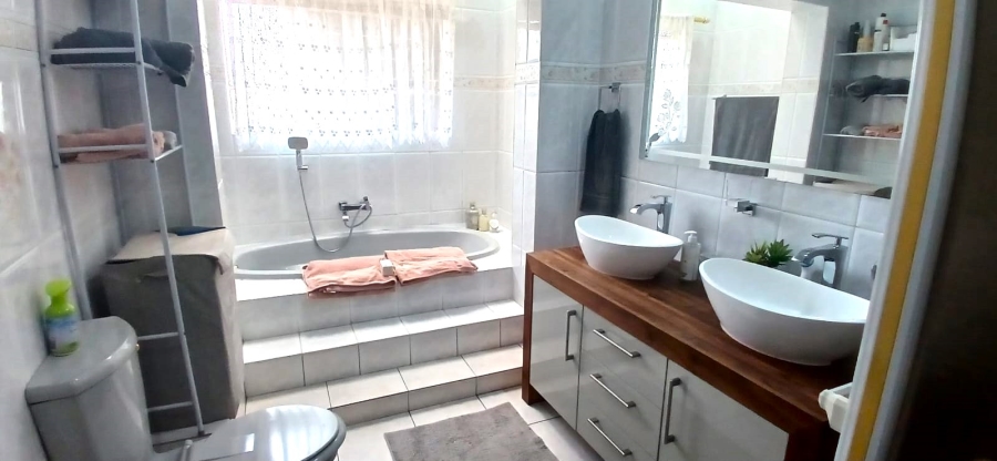 4 Bedroom Property for Sale in Golf Park Gauteng
