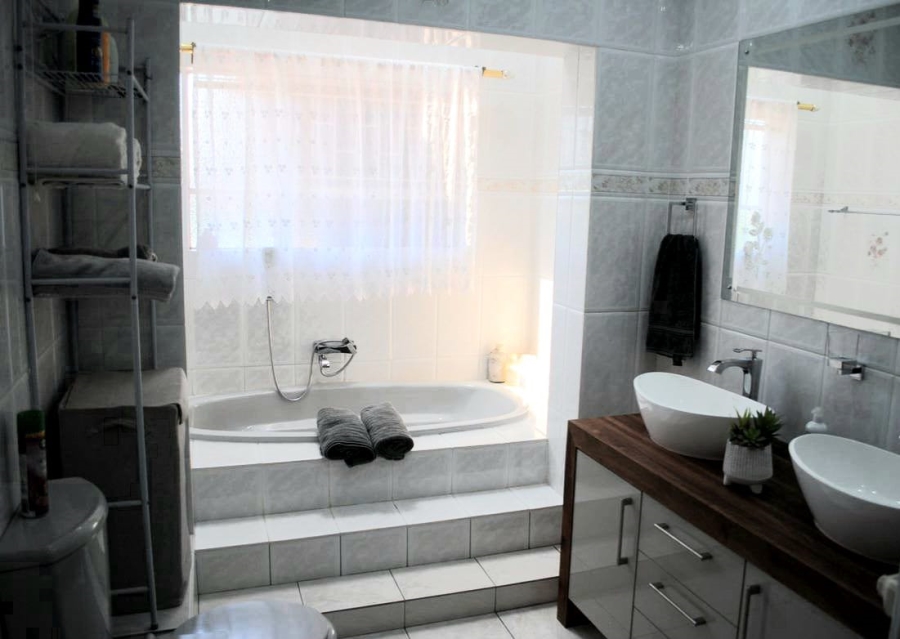 4 Bedroom Property for Sale in Golf Park Gauteng