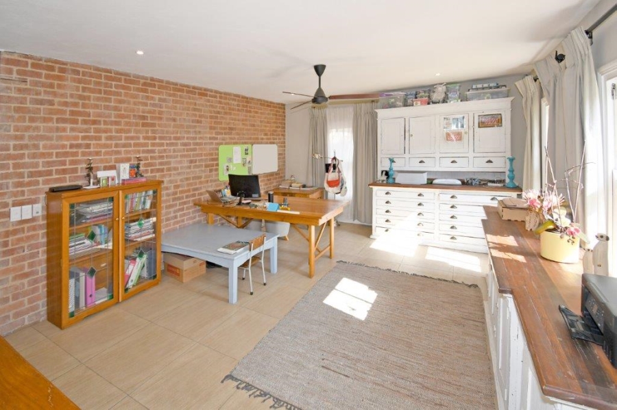 4 Bedroom Property for Sale in Waverley Gauteng