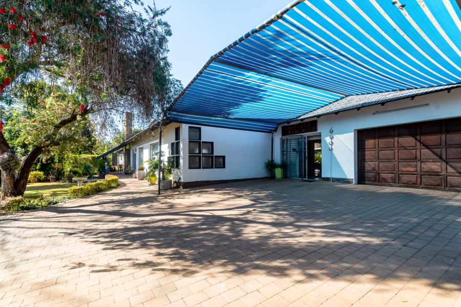 5 Bedroom Property for Sale in Maroelana Gauteng