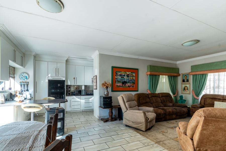 5 Bedroom Property for Sale in Maroelana Gauteng