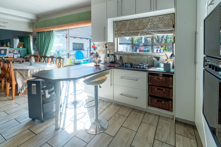 5 Bedroom Property for Sale in Maroelana Gauteng