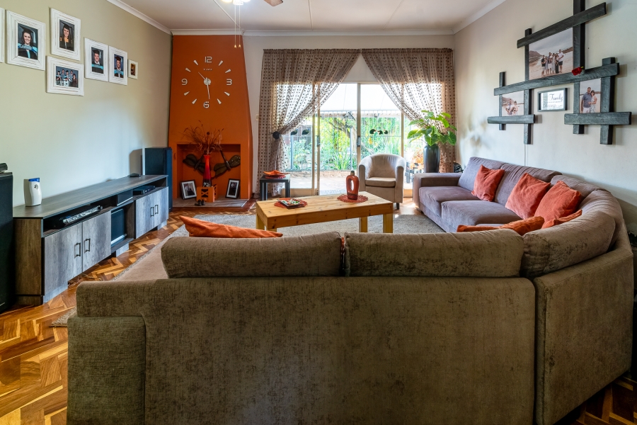 5 Bedroom Property for Sale in Maroelana Gauteng