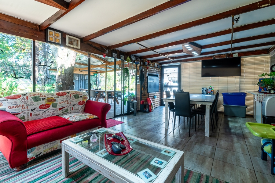 5 Bedroom Property for Sale in Maroelana Gauteng