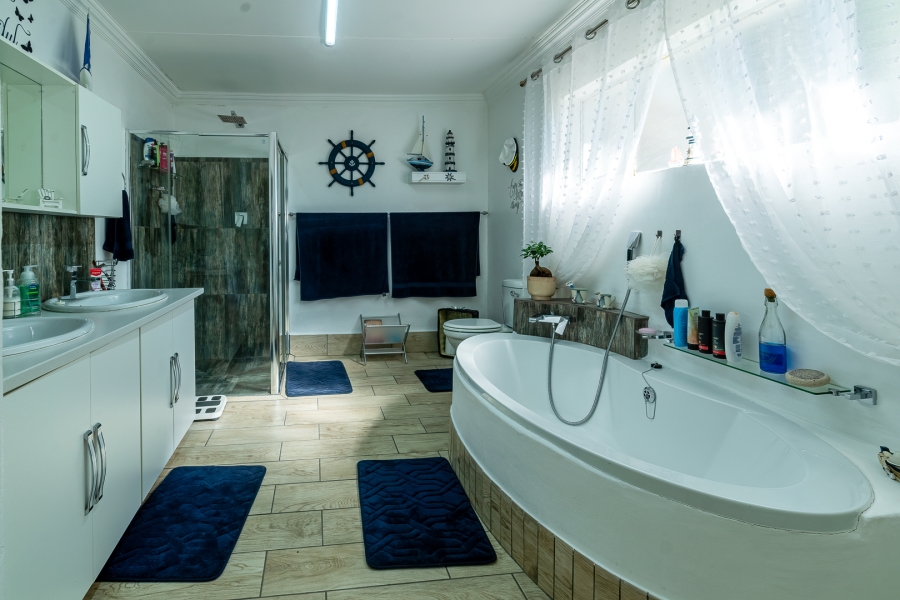 5 Bedroom Property for Sale in Maroelana Gauteng