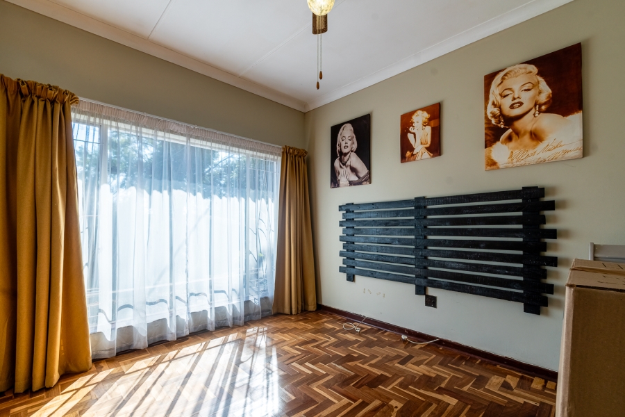 5 Bedroom Property for Sale in Maroelana Gauteng