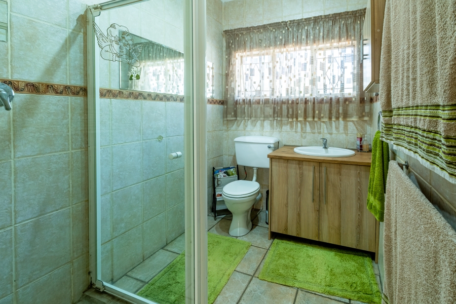5 Bedroom Property for Sale in Maroelana Gauteng