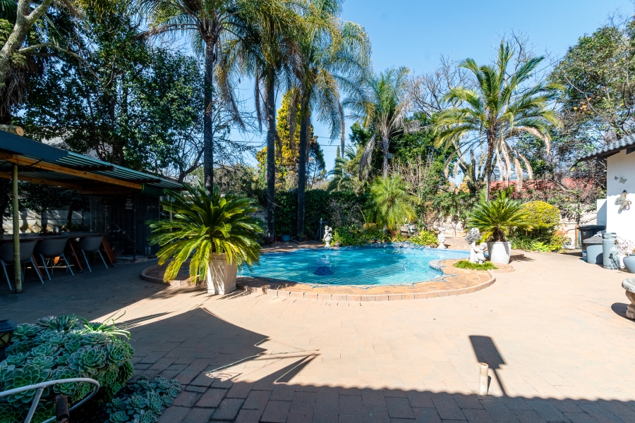 5 Bedroom Property for Sale in Maroelana Gauteng