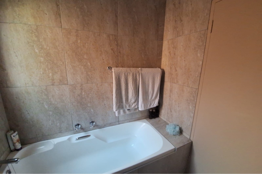 3 Bedroom Property for Sale in Val de Grace Gauteng
