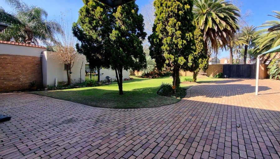 4 Bedroom Property for Sale in Lambton Gauteng