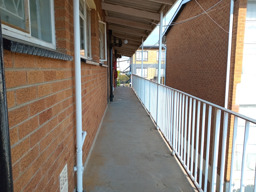 2 Bedroom Property for Sale in Kew Gauteng