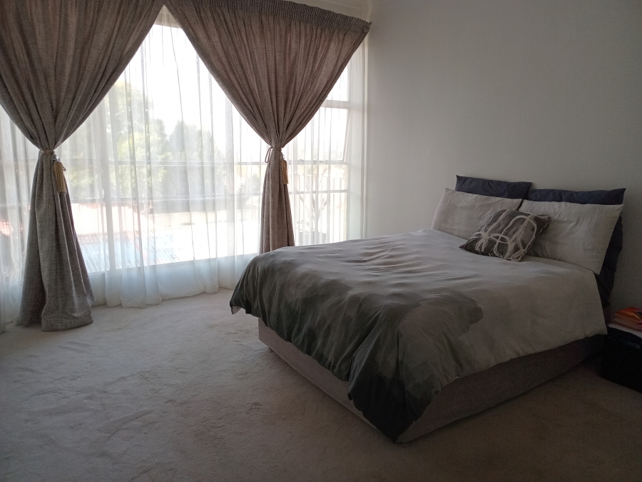 2 Bedroom Property for Sale in Kew Gauteng