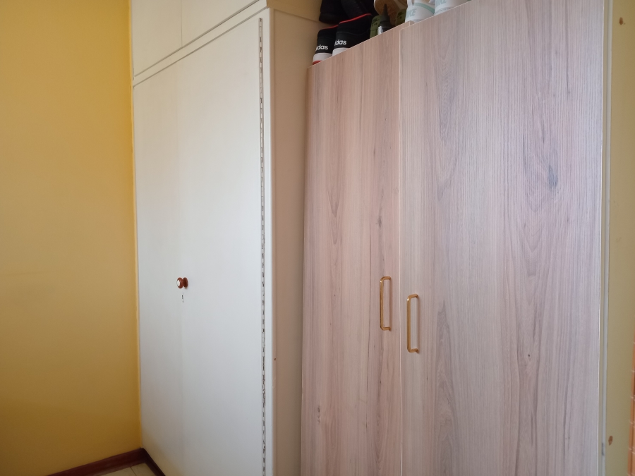 2 Bedroom Property for Sale in Kew Gauteng