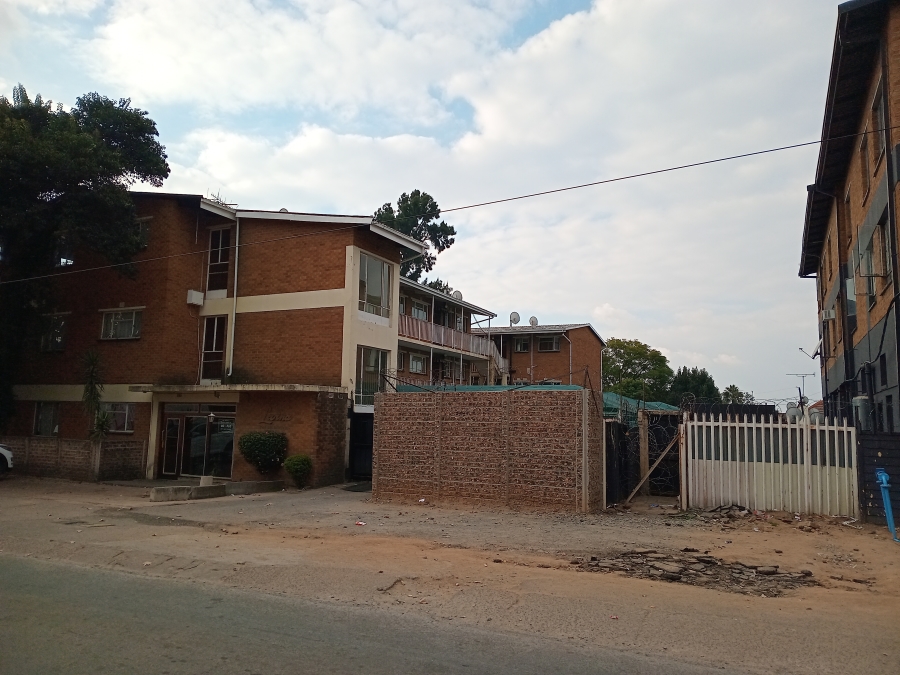2 Bedroom Property for Sale in Kew Gauteng