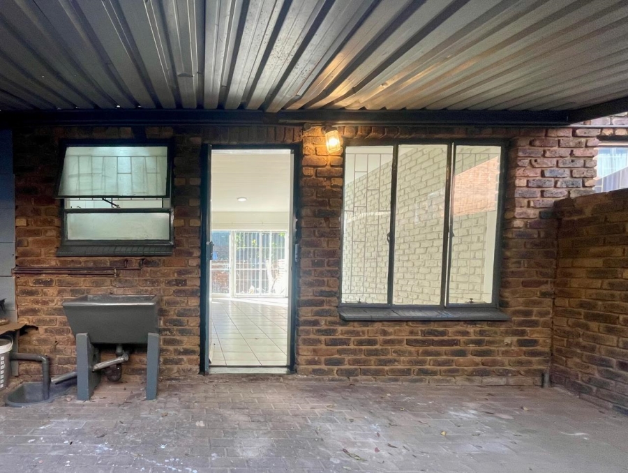 2 Bedroom Property for Sale in Pretoria North Gauteng
