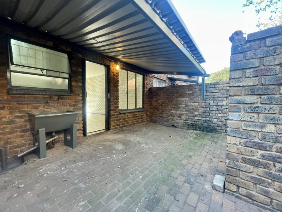 2 Bedroom Property for Sale in Pretoria North Gauteng
