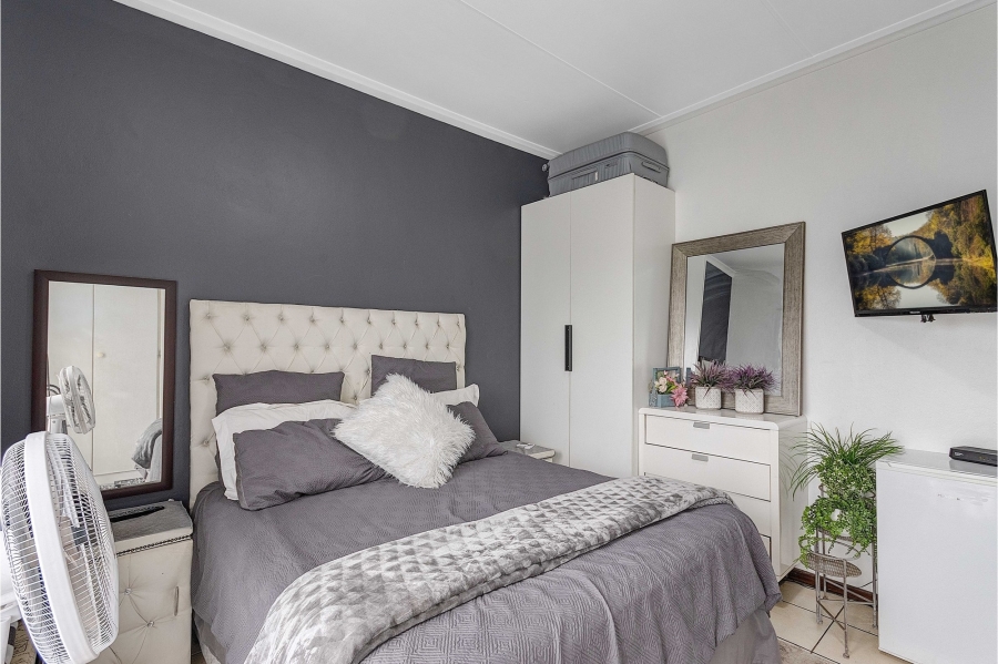 2 Bedroom Property for Sale in Sonneglans Gauteng