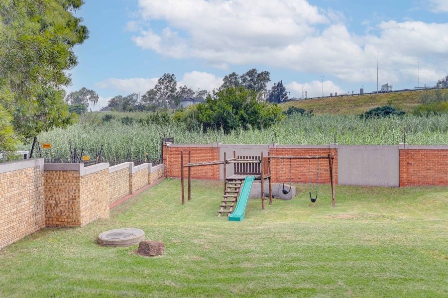 2 Bedroom Property for Sale in Sonneglans Gauteng