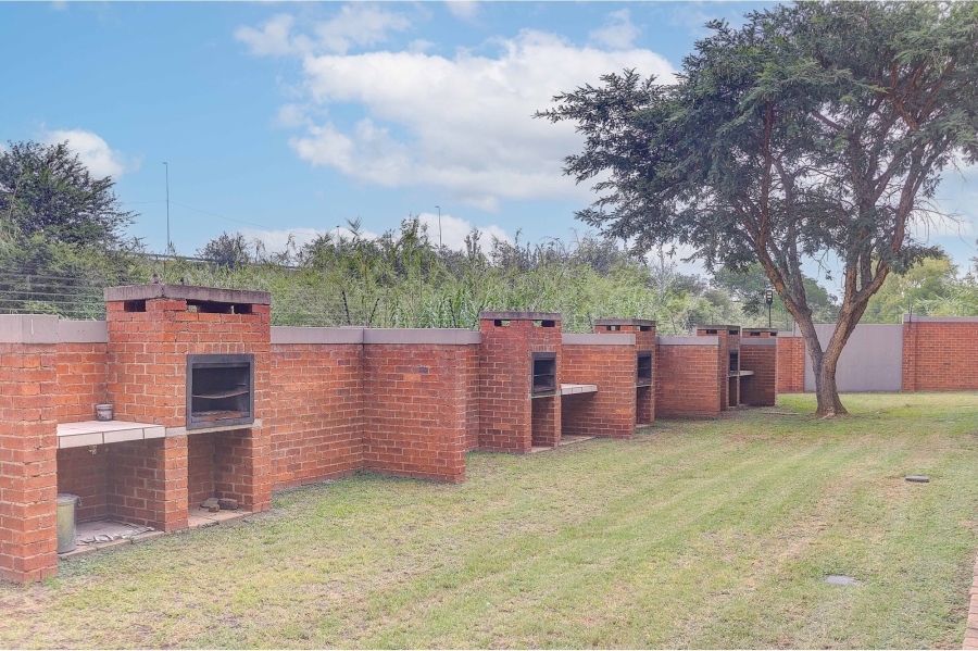 2 Bedroom Property for Sale in Sonneglans Gauteng