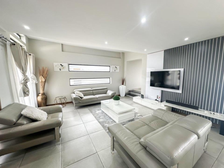 4 Bedroom Property for Sale in Helderwyk Gauteng