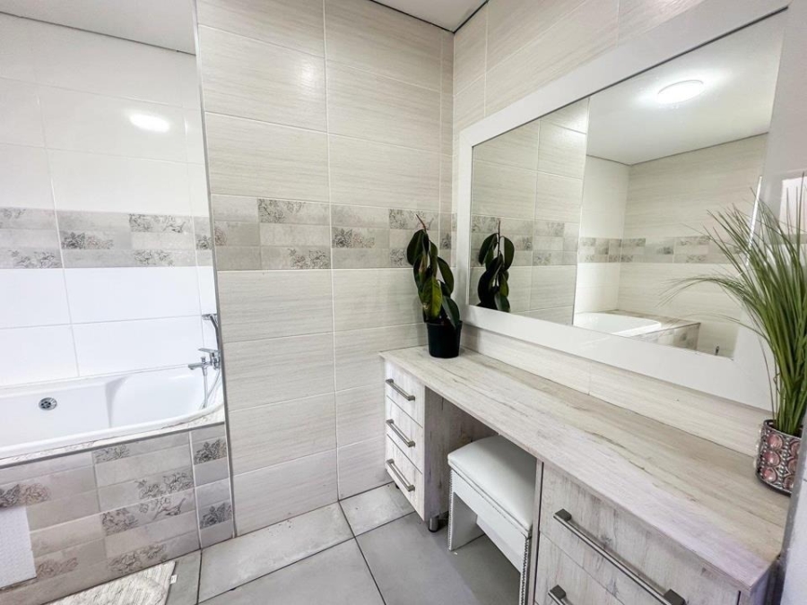 4 Bedroom Property for Sale in Helderwyk Gauteng