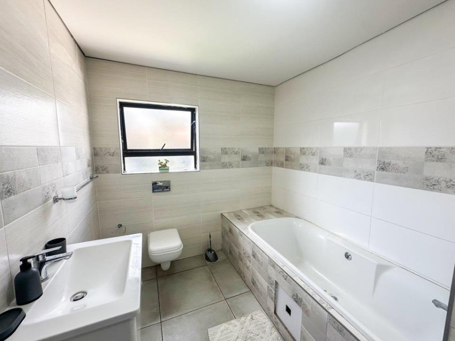 4 Bedroom Property for Sale in Helderwyk Gauteng