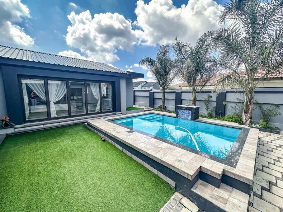 4 Bedroom Property for Sale in Helderwyk Gauteng