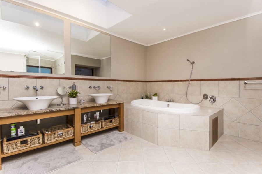 4 Bedroom Property for Sale in Atholl Gauteng