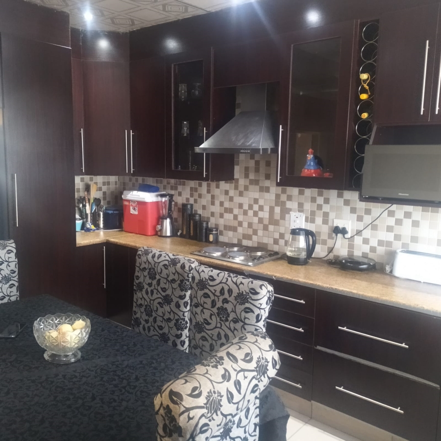 2 Bedroom Property for Sale in Cruywagenpark Gauteng