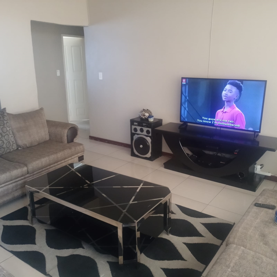 2 Bedroom Property for Sale in Cruywagenpark Gauteng