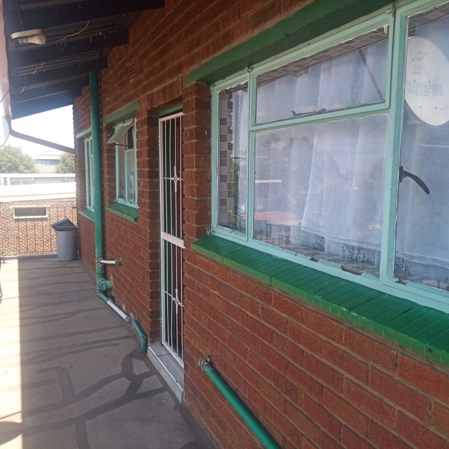 2 Bedroom Property for Sale in Cruywagenpark Gauteng