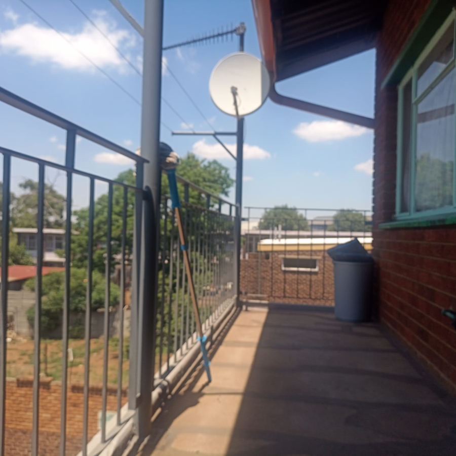 2 Bedroom Property for Sale in Cruywagenpark Gauteng