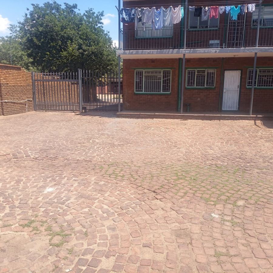 2 Bedroom Property for Sale in Cruywagenpark Gauteng